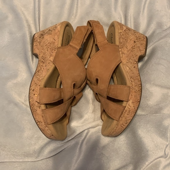 Clarks Tan Wedge Sandals with Cork Heel Giselle beach faux suede braid size 9 - Picture 4 of 6